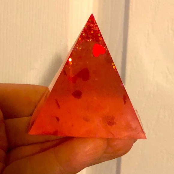 💝Gorgeous handmade Pyramid w floating hearts - Picture 4 of 11